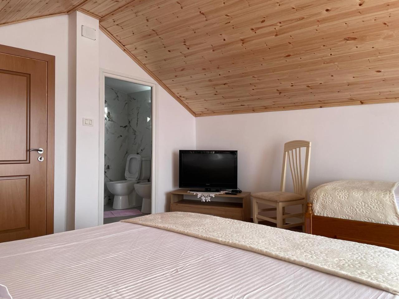 Guesthouse & Hospitality Берат Экстерьер фото