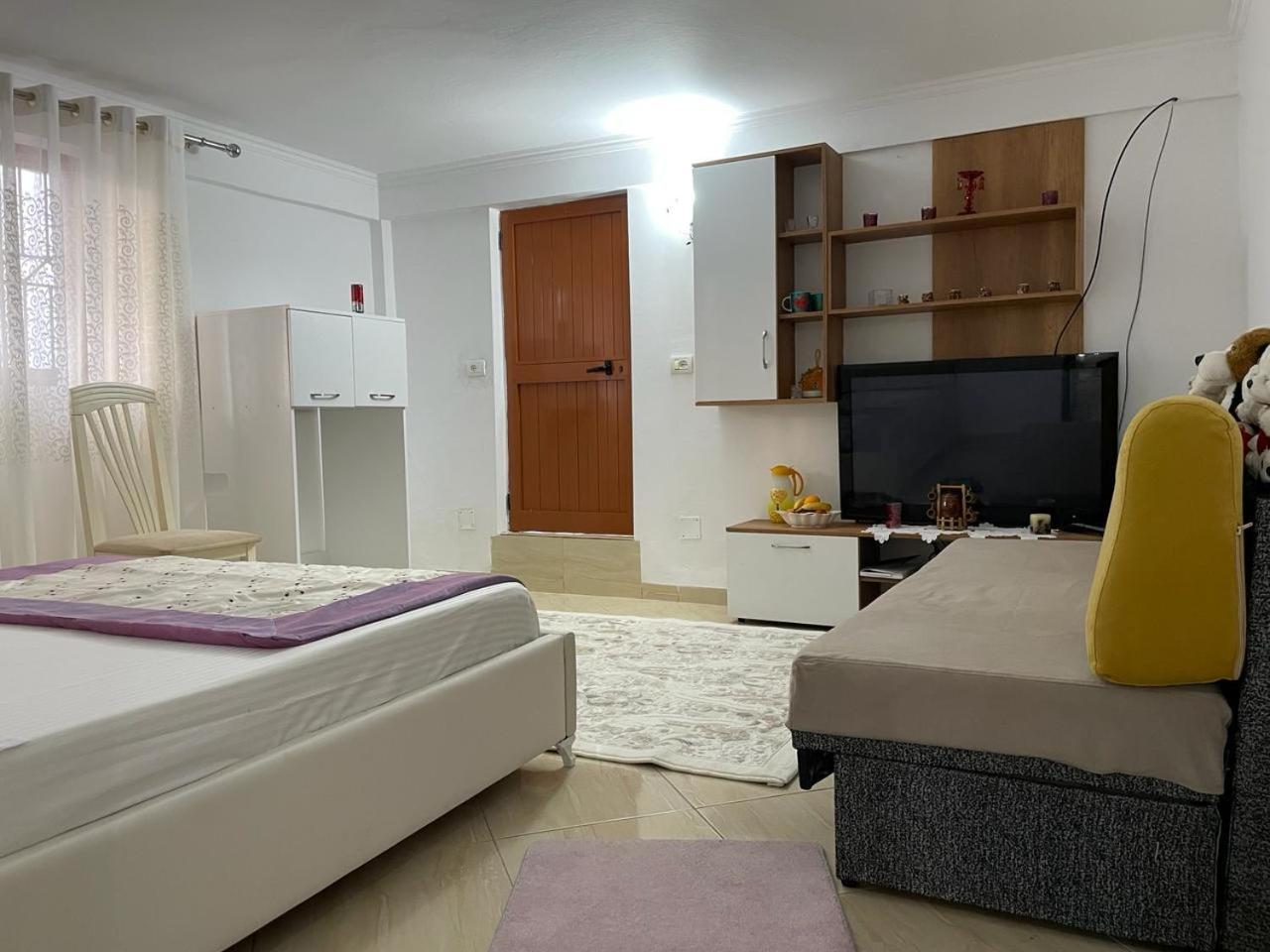 Guesthouse & Hospitality Берат Экстерьер фото